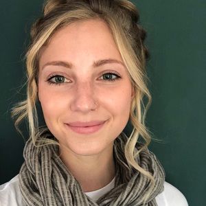 Meet your Posher, Alyssa